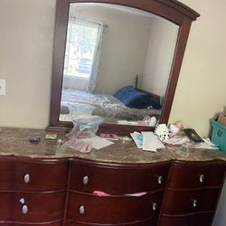 Dresser With Mirror 