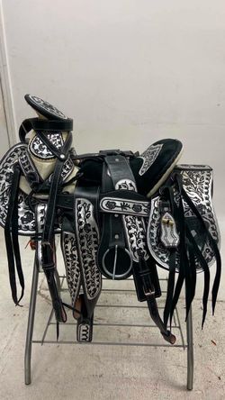 Bonita montura charra con bordados exclusivos
