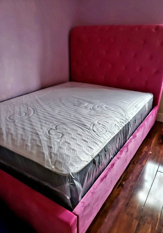 NEW FULL MATTRESS. Bed frame is not available. Take it home the same day 👍