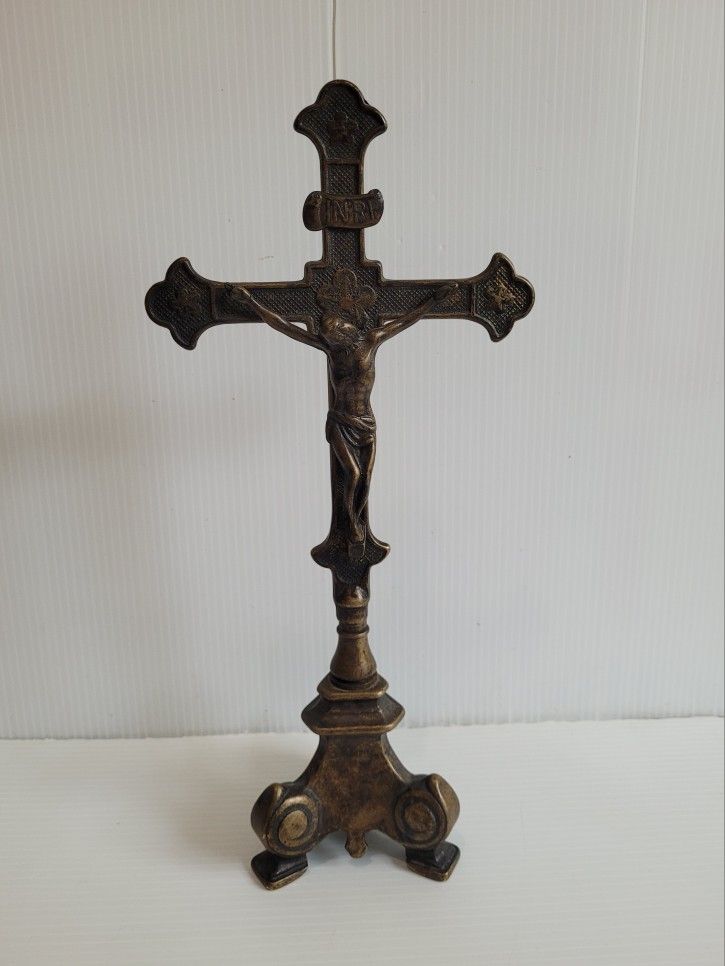 VINTAGE ANTIQUE BRONZE 13" STANDING CHURCH ALTAR CROSS CRUCIFIX Jesus Christ.