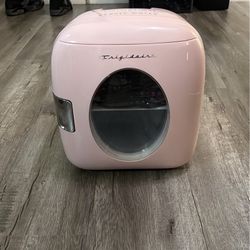 Makeup Mini Frigidaire Refrigerator 