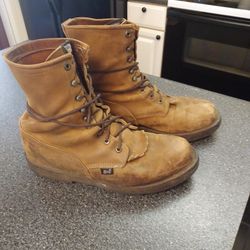 JUSTIN. WORK BOOTS. COMFORT SOLES   150 DOLLAR BOOTS. FOR   60 BUCKS.  SIZE.  11.5