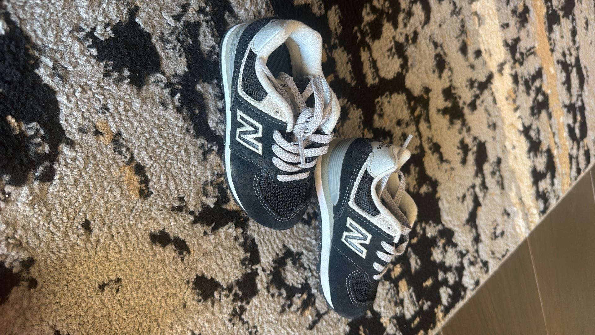 New Balance Size 6 New B Hook And Look