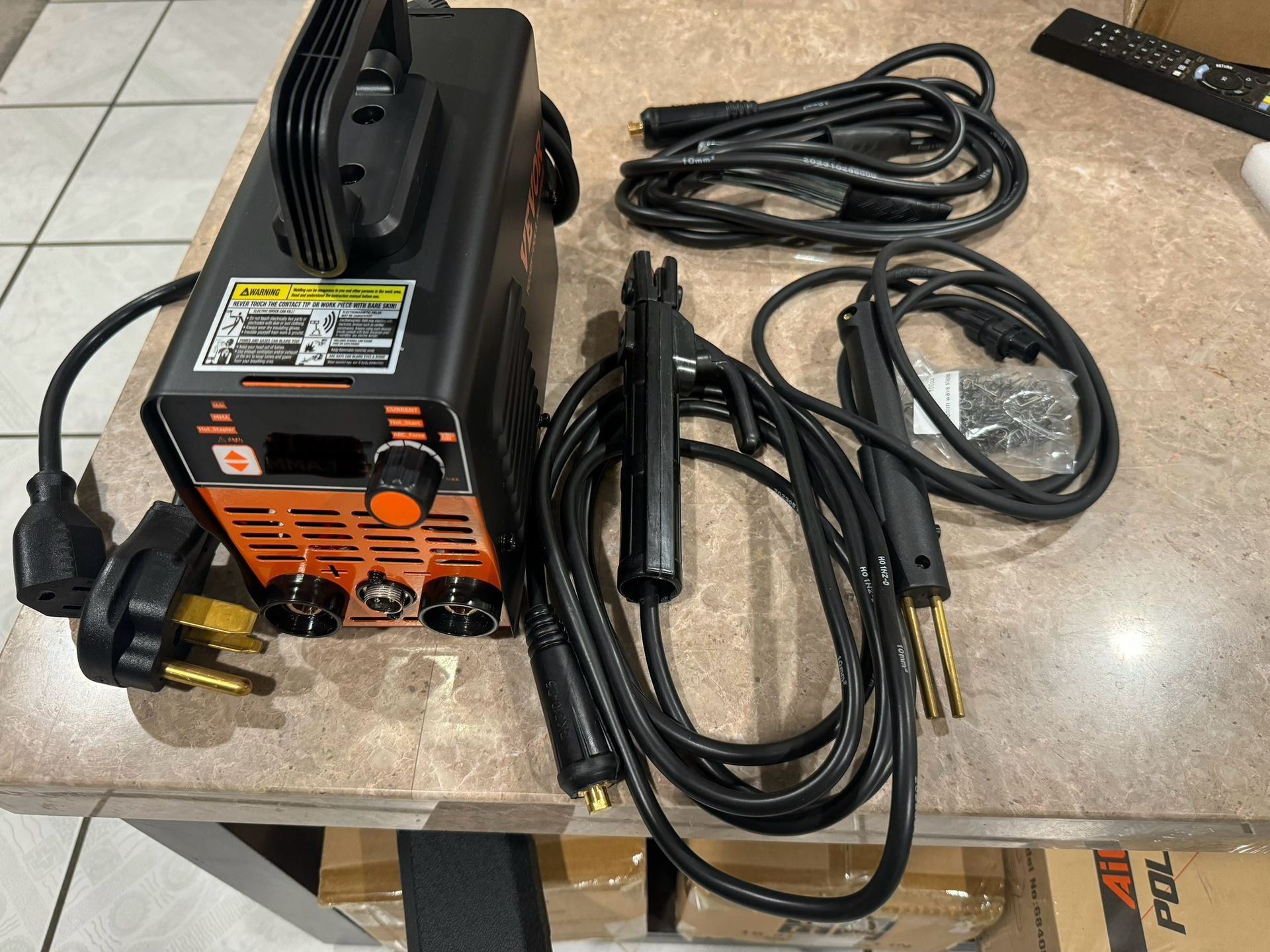 Stick Welder, Mini and Portable 140Amp MMA/Plastic 2-IN1 110v/220v