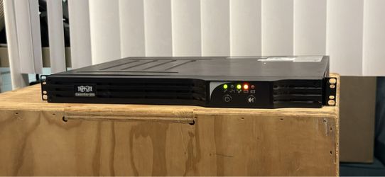 Tripp Lite SmartPro 1000VA / 800W Rackmount UPS – SMART1000RM1U