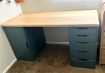 Desk/IKEA