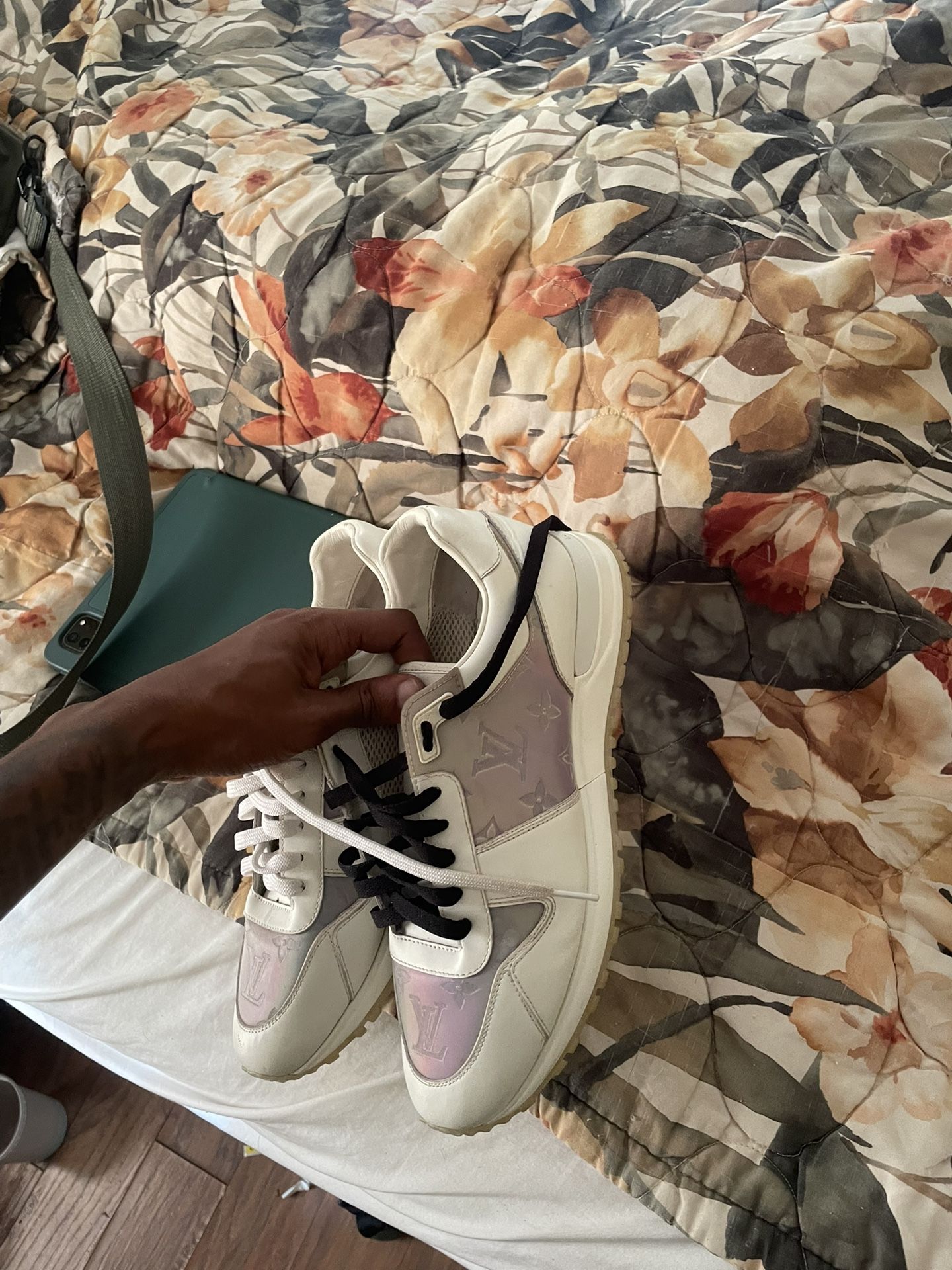 LOUIS VUITTON run away sneakers 