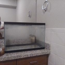 Fish Tank About 28 In Long 14 To 15 Wide 14in Deep