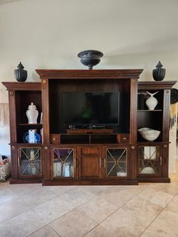 Entertainment center