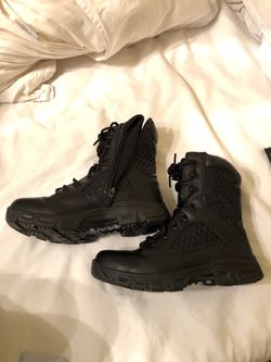 Bates military boots!! Size 8 in women’s!!
