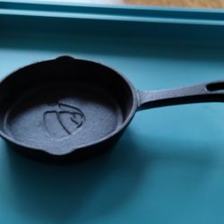 Cast iron skillet 5"