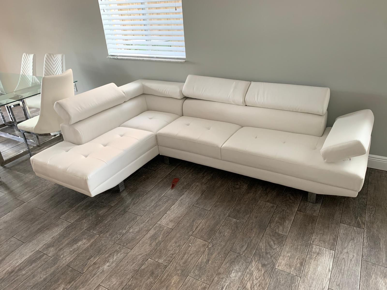 sectional white ( Brand new )