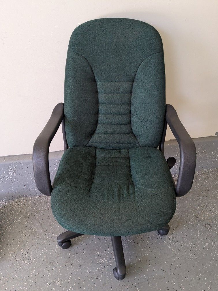 Swivel Adjustable High Back Executive Office Chair. Posturepedic, Extremely Comfortable, Classy Military Green Color. Almost New, Excellent Condition!