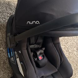 Nuna Infant Car Carrier With Base 