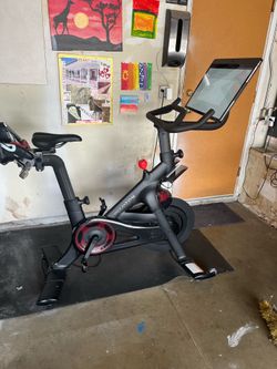 Peloton Exercise Bike – Great Condition