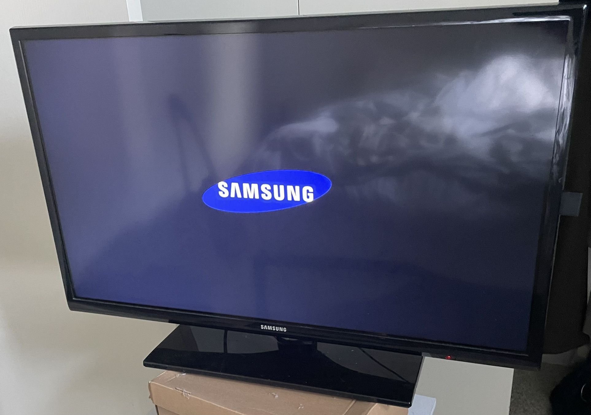 Samsung 32” Tv