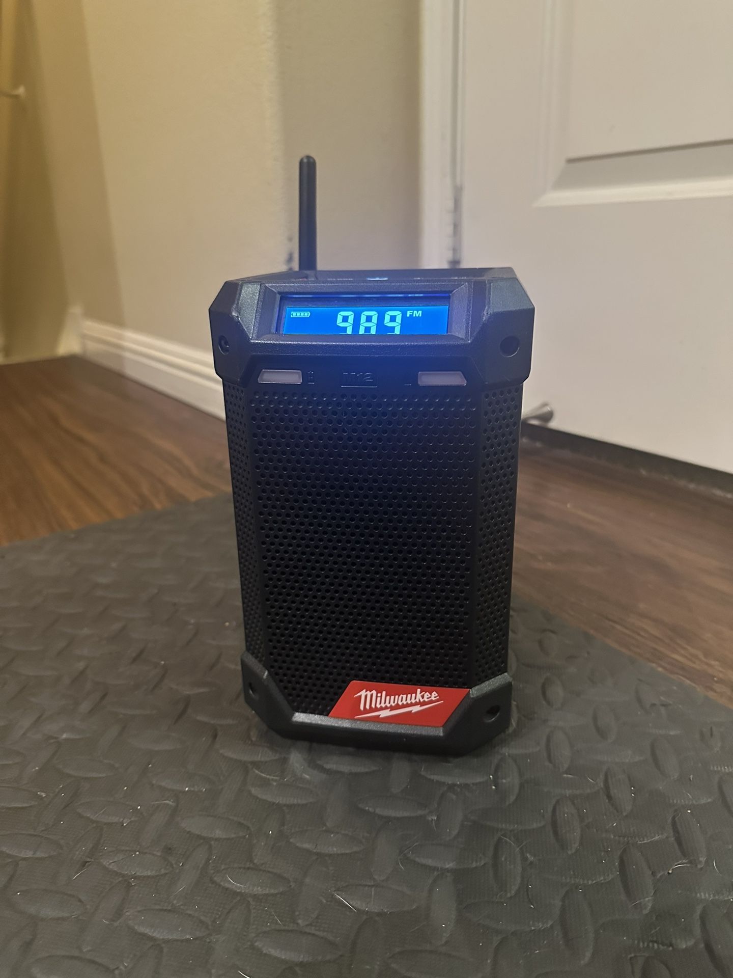 M12 Jobsite Radio Milwaukee