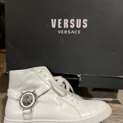 Versace Size 8 Unique  Pcs
