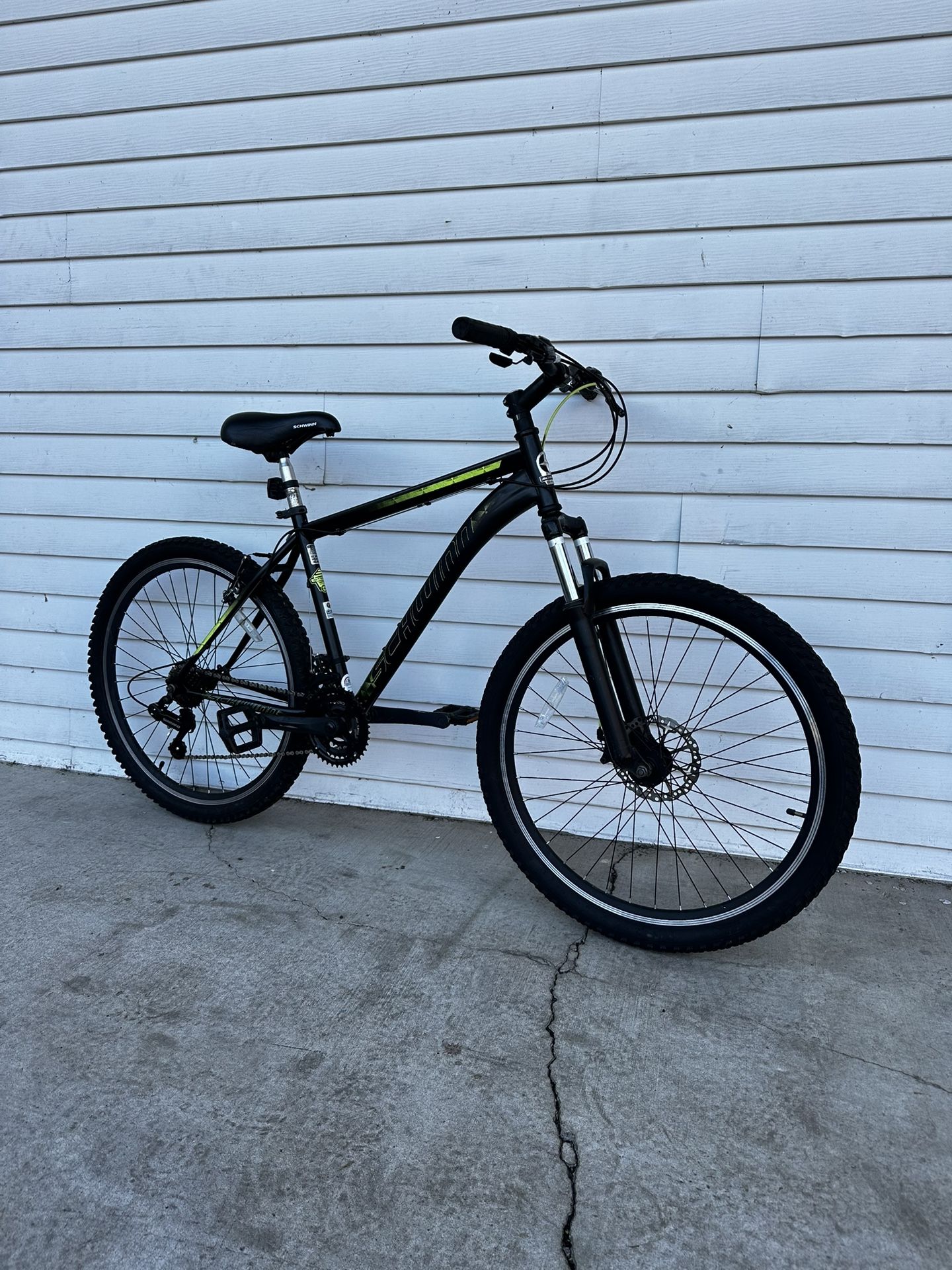 Men’s Schwinn Mountain Bike