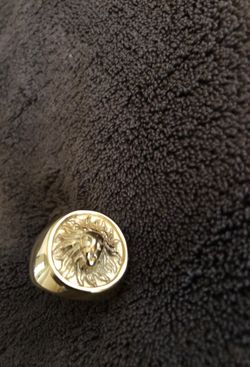 Gold ring size 8 (will not tarnish or fade)