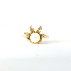 Ladies 14k Yellow Gold Pearl & Diamond Birthstone Ring Size 6 11055699