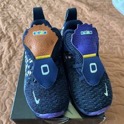Lebron 17 Size 9c 