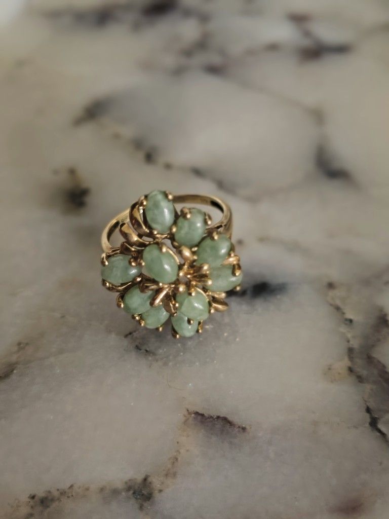 Beautiful 10K Gold Jade Cluster Ring