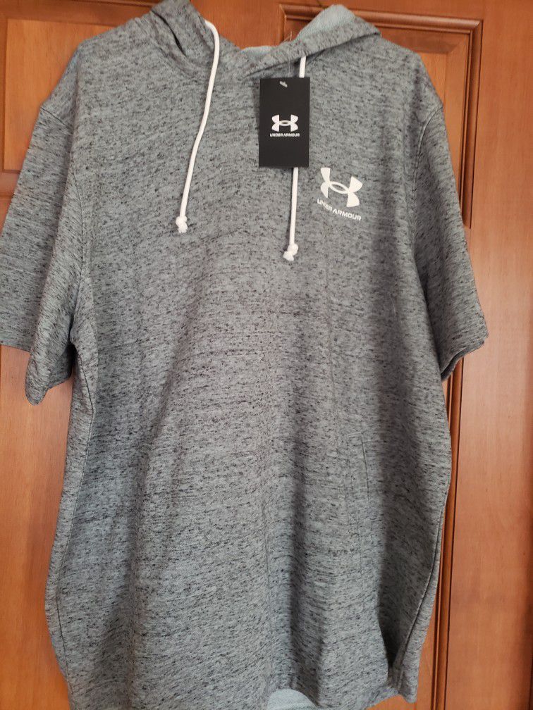 New Under Armour Men's Hoodie. Size Large. Wear In Winter With Long Sleeves Underneath Or Any Other Season Without. Very Good Quality. Retails For $50
