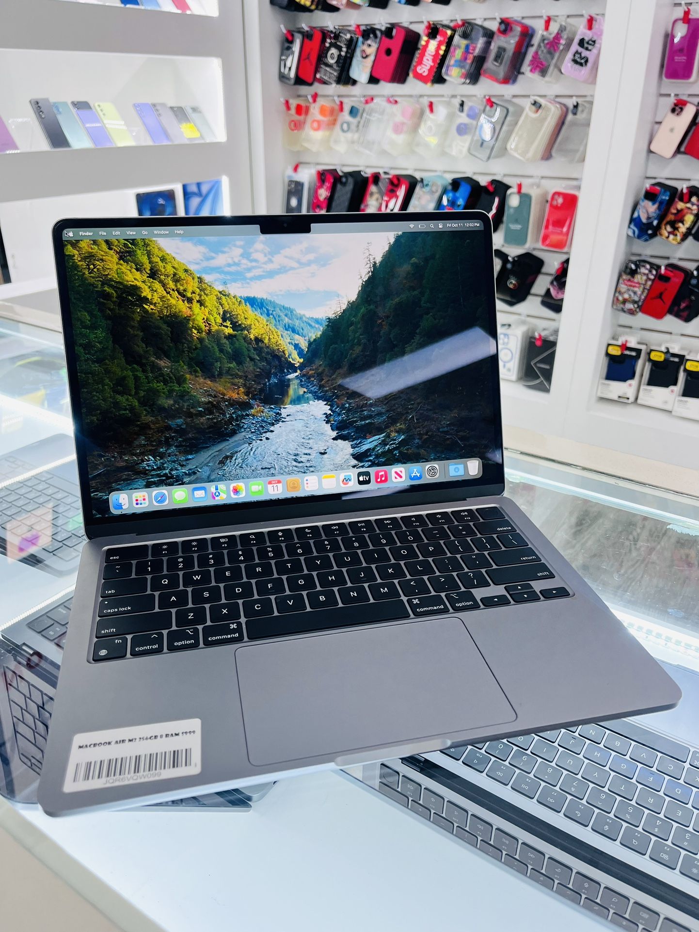 MacBook Air 13” 2022 M2 Chip 8gb Ram 256gb $50 Down