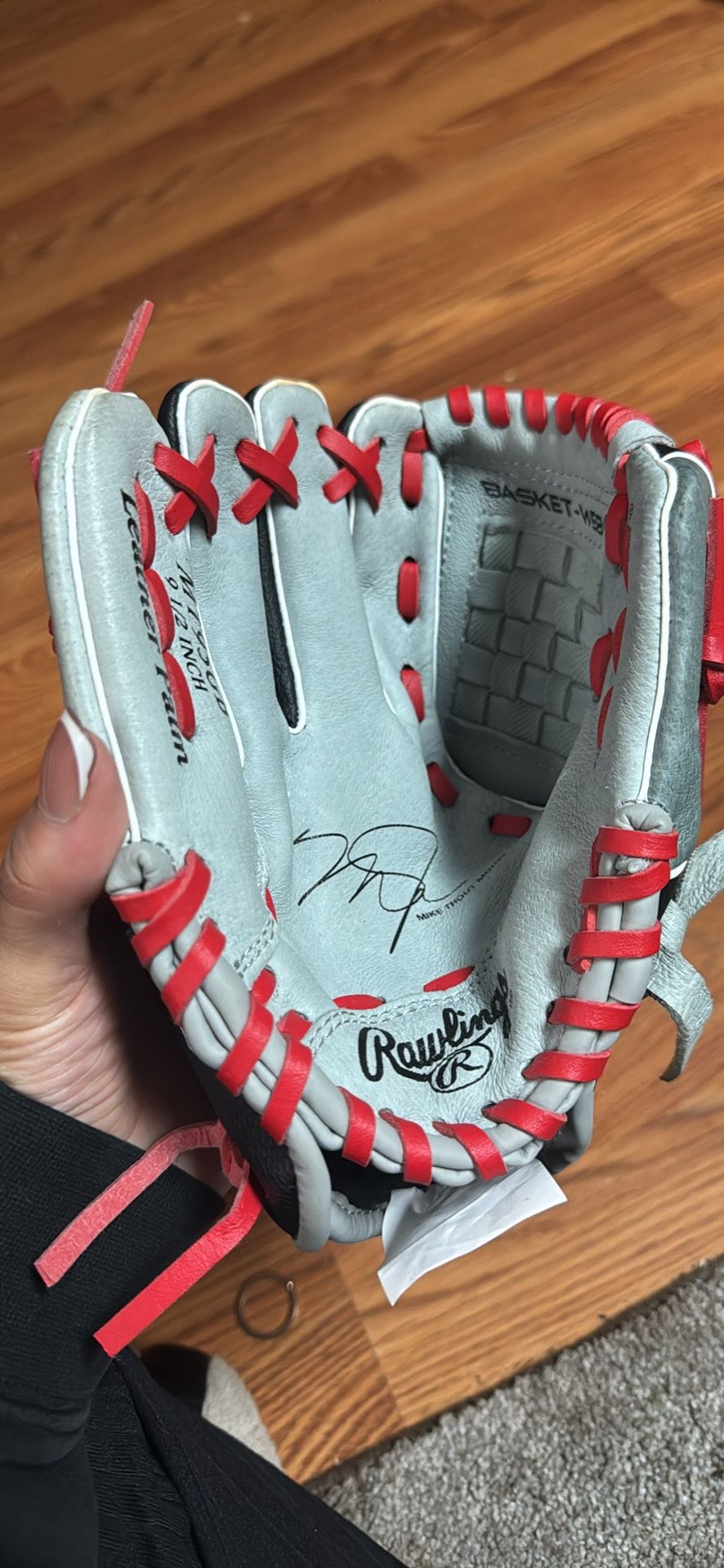 Left handed brand new Youth Glove