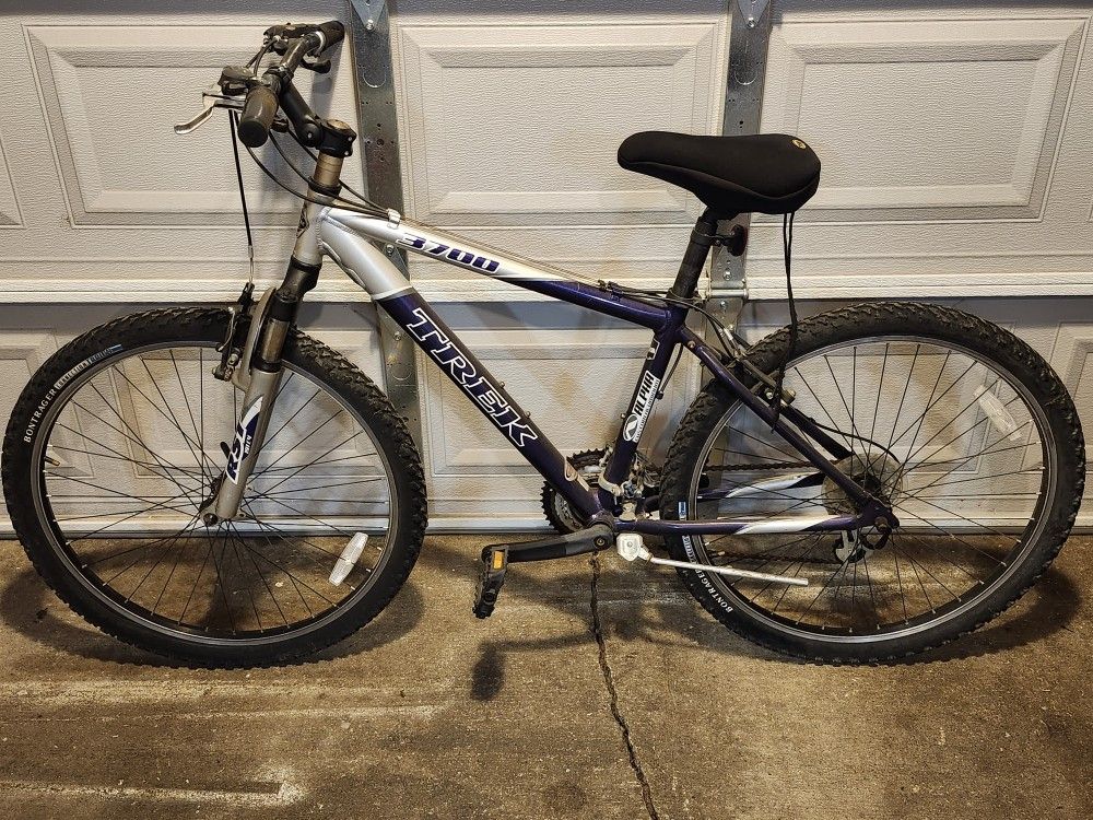 Trek 3700 Mountain Bike. 16" 40.5cm