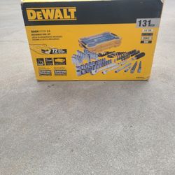 Dewalt Tool Set 131 Pcs 