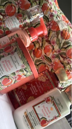 Bath & Body Works (Mother's Day Gift Set with tow bag