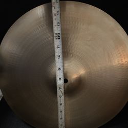 15” A Zildjian Crash Cymbal. No cracks, no microfractures, no keyholing