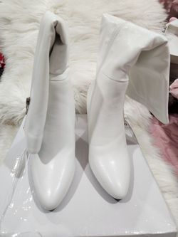 White boots size 6