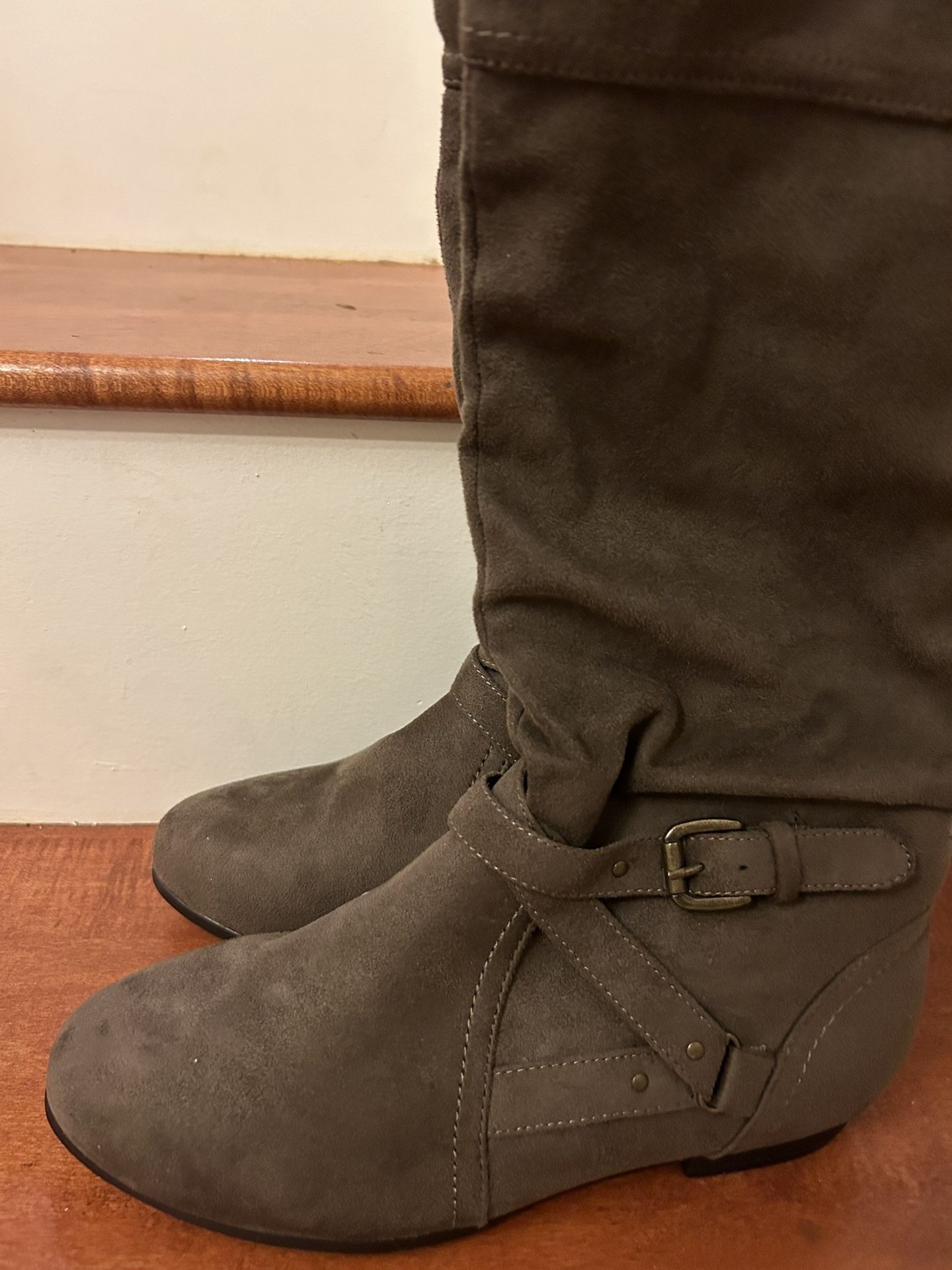 Cloudwalkers by Avenue Brown Faux Suede Women’s Boots Size 7W Zips Colby 1257
