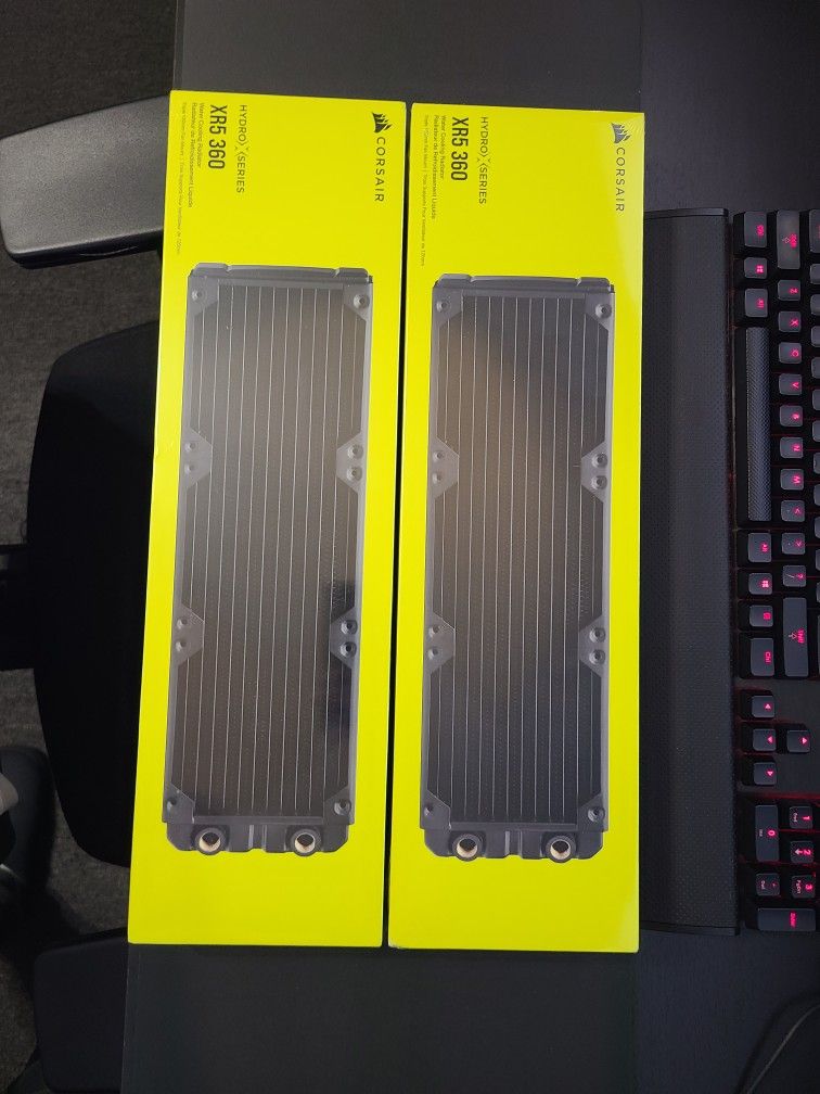 Corsair Hydro X Series XR5 360mm radiators - riple 120 mm fans mount.