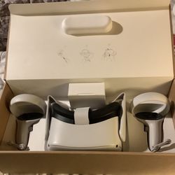 Meta Quest VR With Headset