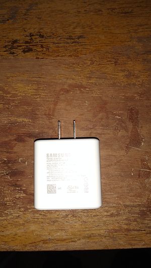 Photo Samsung Galaxy 45 watt charger and USB type c cord