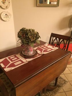 Antique mahogany wood small kitchen breakfast dinette table with chairs
