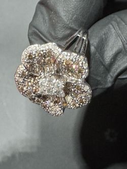 Beautiful 14K White Gold Diamond Flower Ring  w/ diamonds– 6.7 Grams – Size 8.25 🤩💍