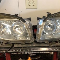 2009 Toyota RAV4 headlights