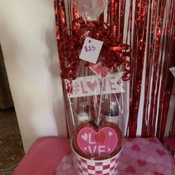 Bath & Body Valentine’s Gift Baskets💕