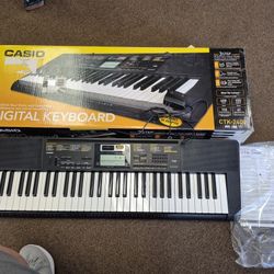 Casio CTK-2400 Digital Keyboard 