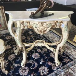 Side Table In Amazing Condition West Palm Beach Area