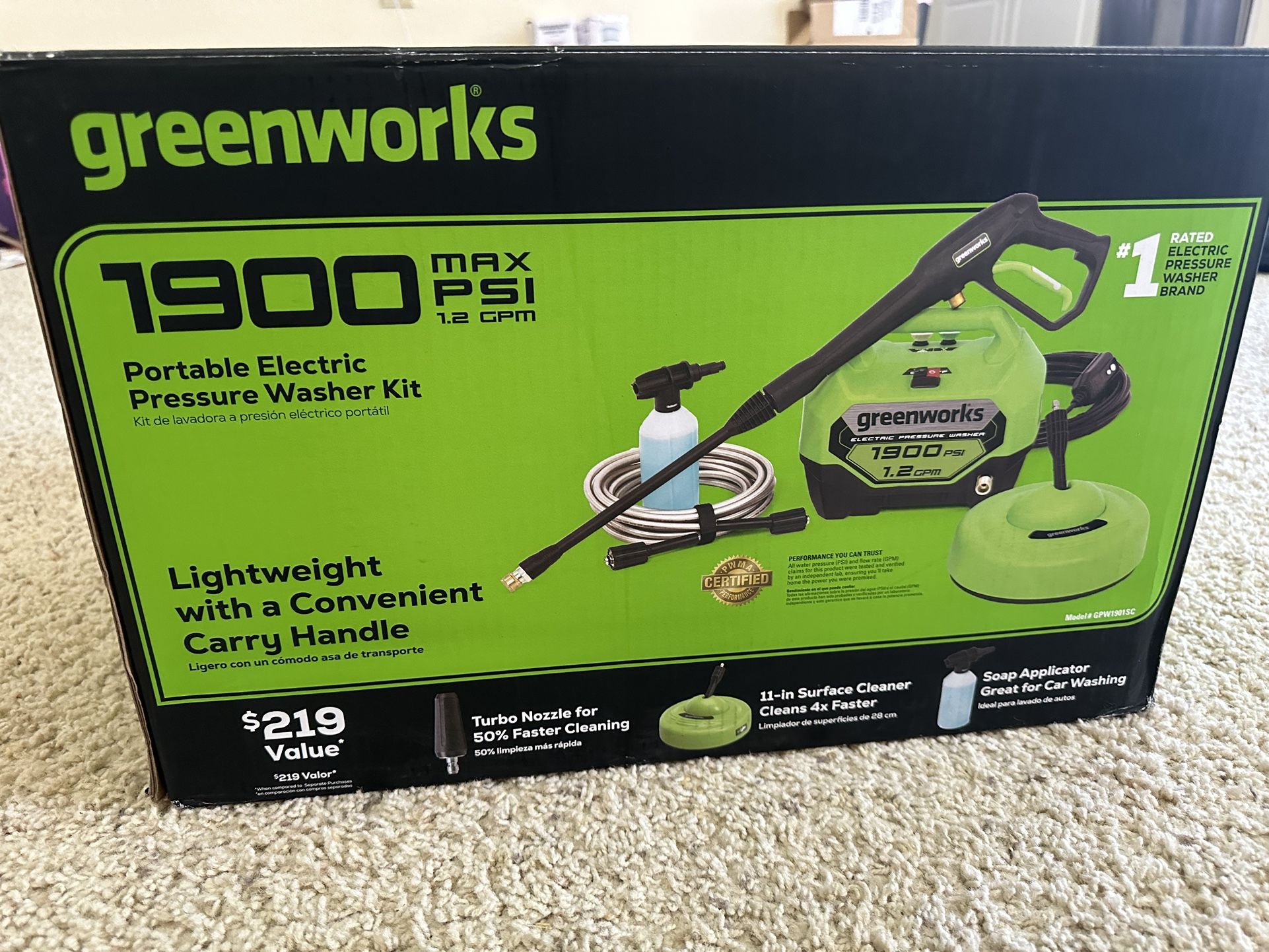 Greenworks - 1900 PSI 1.2 GPM Electric Pressure Washer Combo Kit - Green