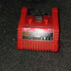 Milwaukee M18 Charger
