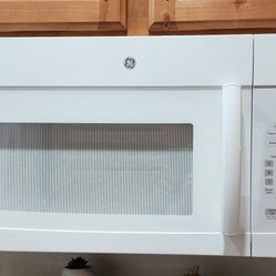 GE Microwave/above range built in