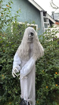 Halloween Decor Life-Size Halloween Ghost Girl Decoration