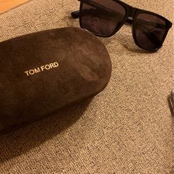 tom ford sunglasses(with case)